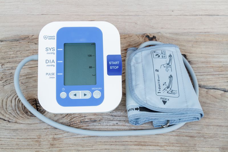 fb_Freepik_Suksao_automatischer-blutdruckmonitor.jpg
